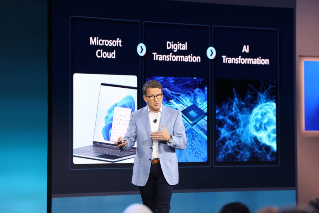 Judson Althoff, vicepresidente ejecutivo y director comercial de Microsoft, se dirige a los socios asistentes a Microsoft Inspire 2023.